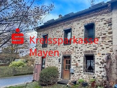 Historisches Einfamilienhaus mit großzügigem Grundstück in Metternich